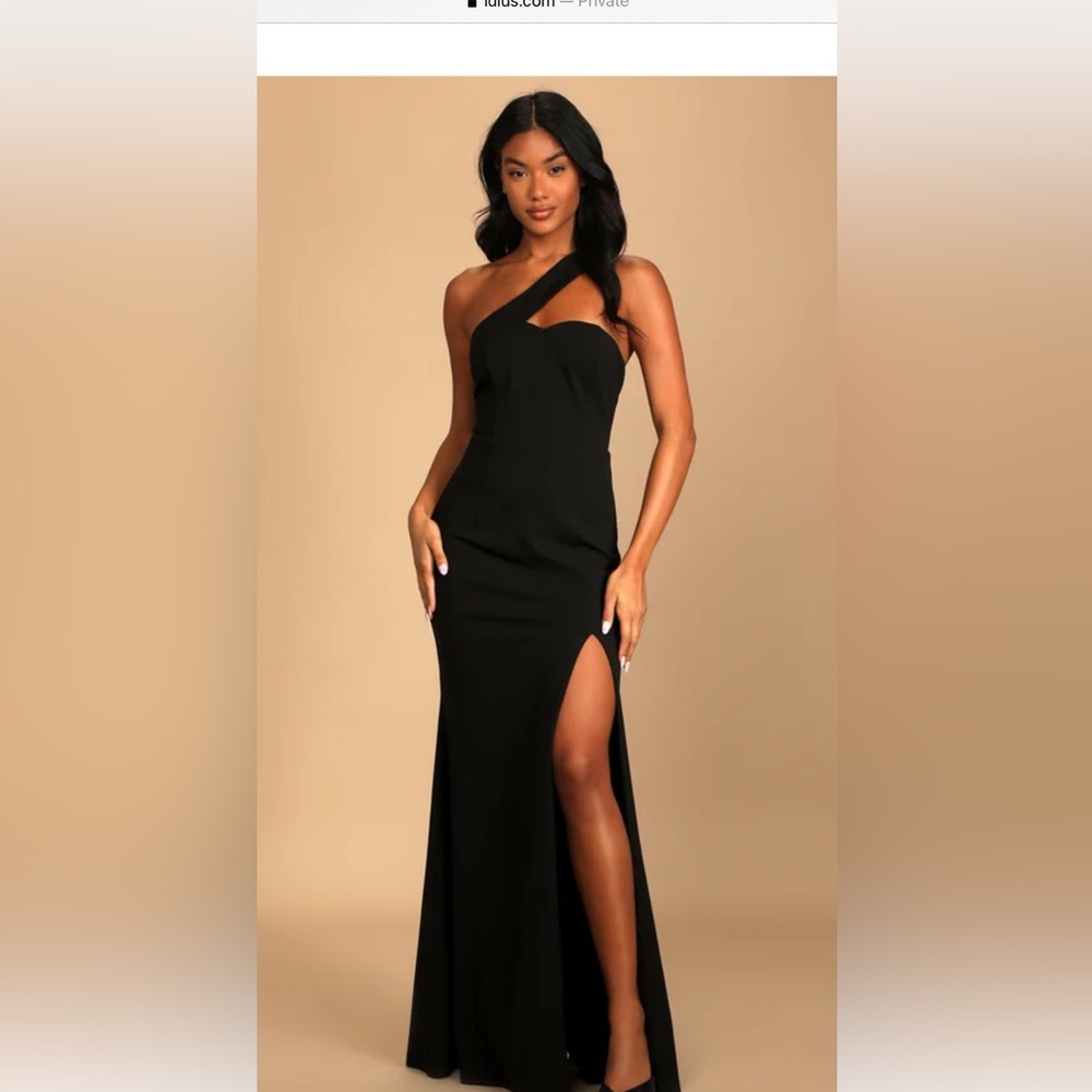 Lulu’s Your Majesty Asymmetrical Mermaid Maxi Dress. Small